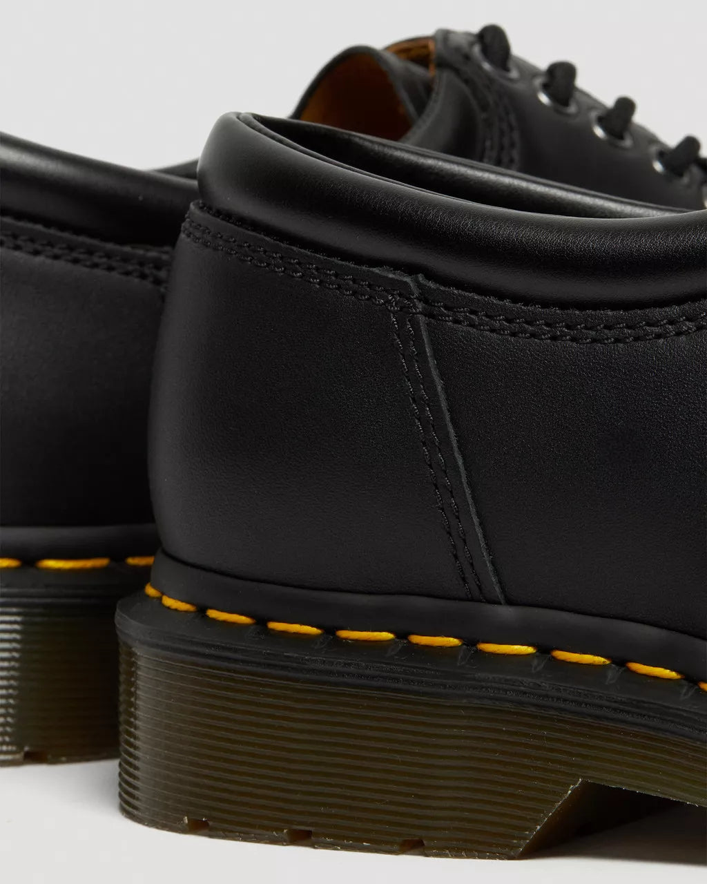 DR. MARTENS - Chaussures à lacets NAPPA - Noir