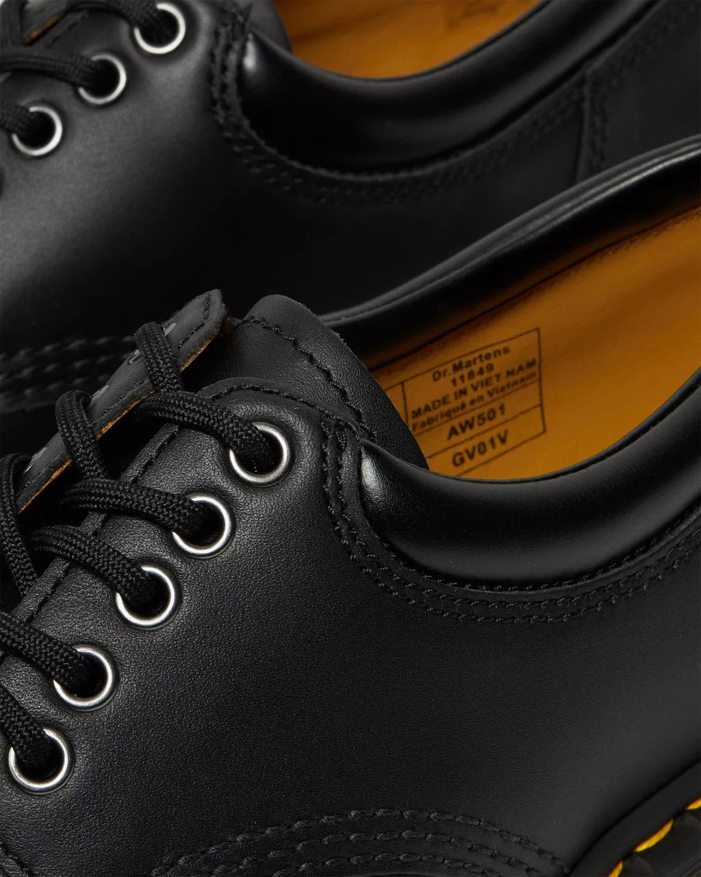 DR. MARTENS - Chaussures à lacets NAPPA - Noir