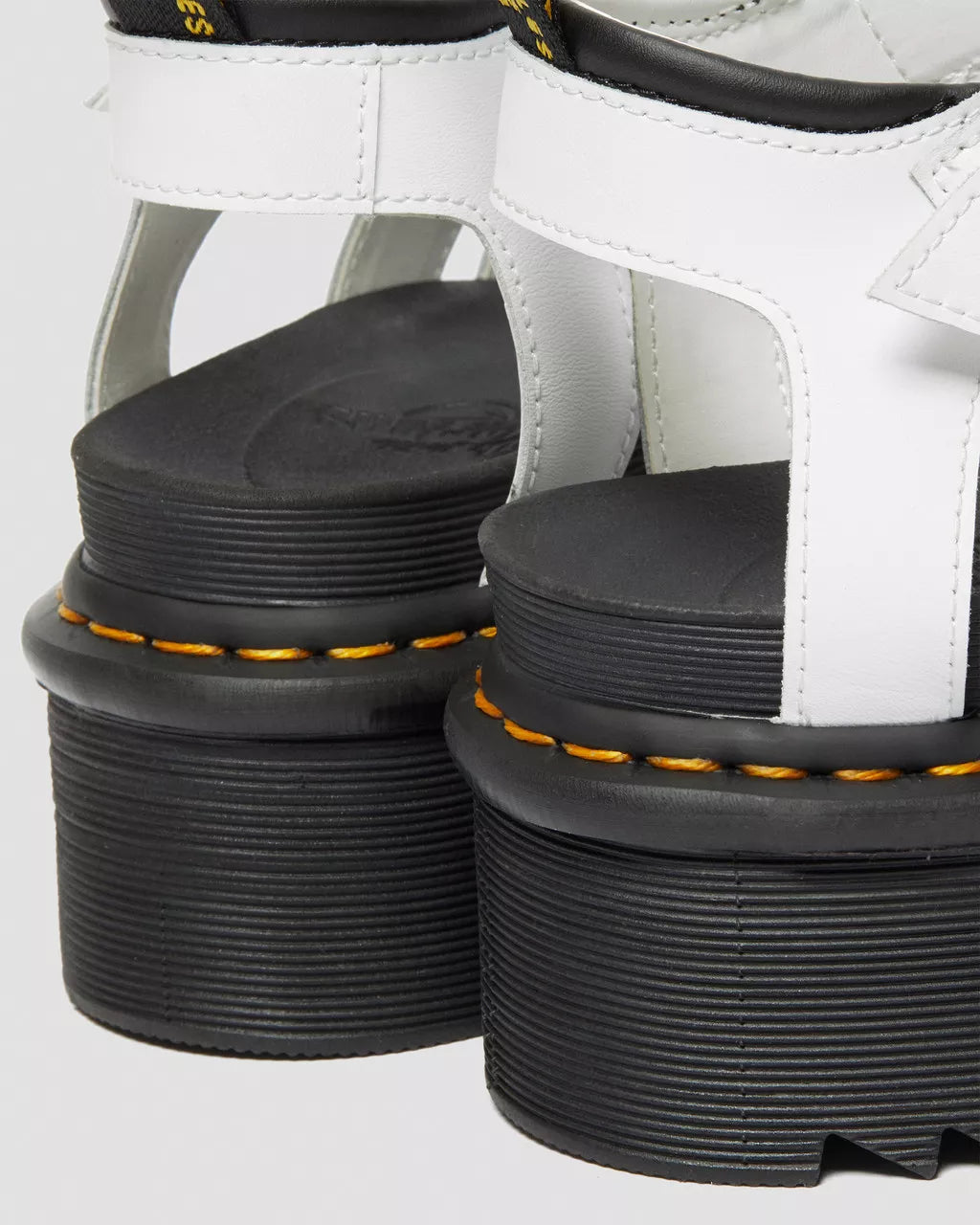 DR. MARTENS - Sandales BLAIRE QUAD - Cuir hydro - Blanc