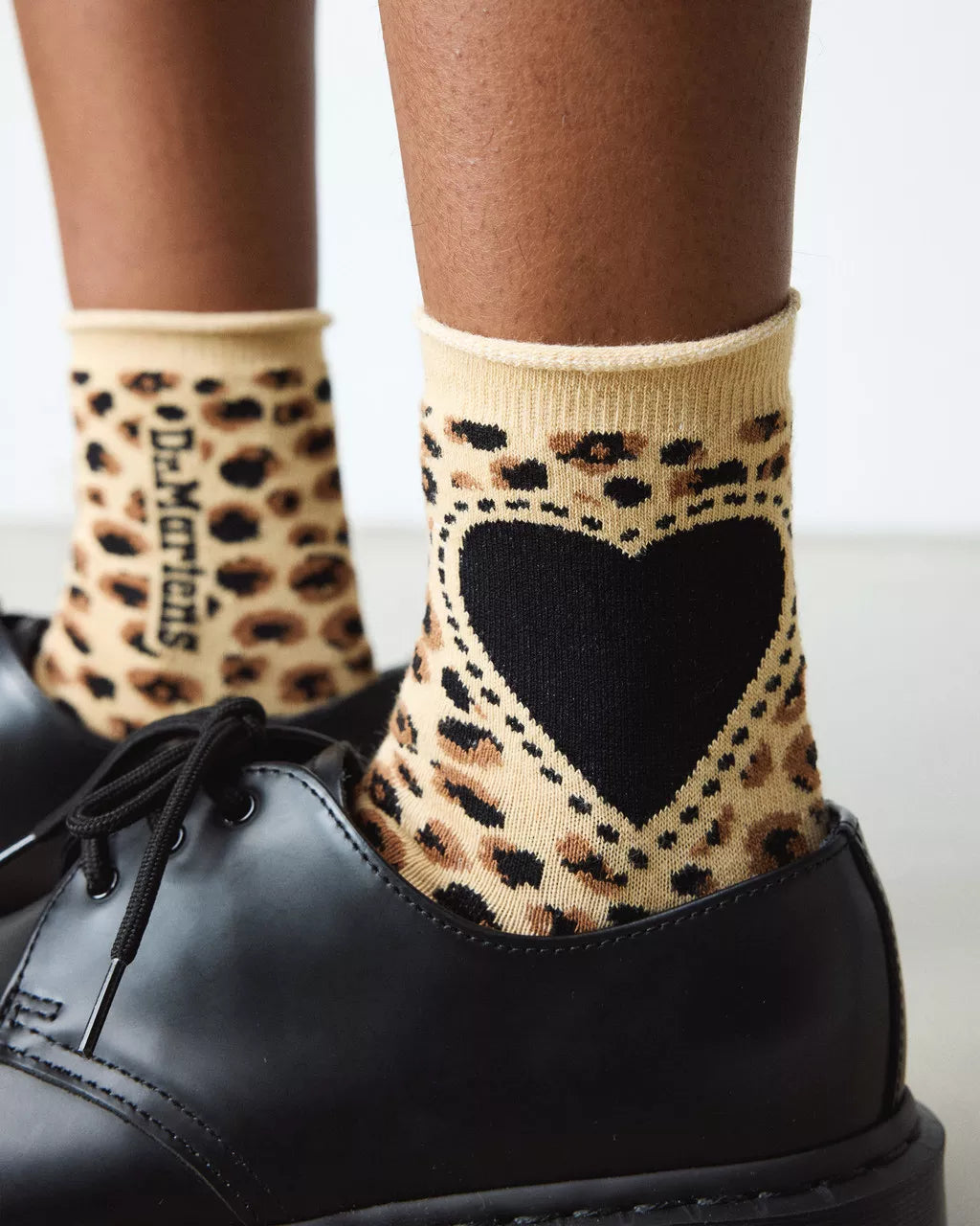 DR. MARTENS - Chaussettes basses léopard & coeur - Noir