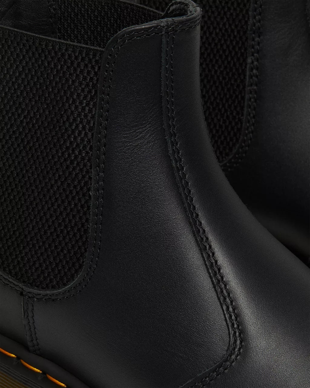 DR. MARTENS - Boots CHELSEA NAPPA - Noir