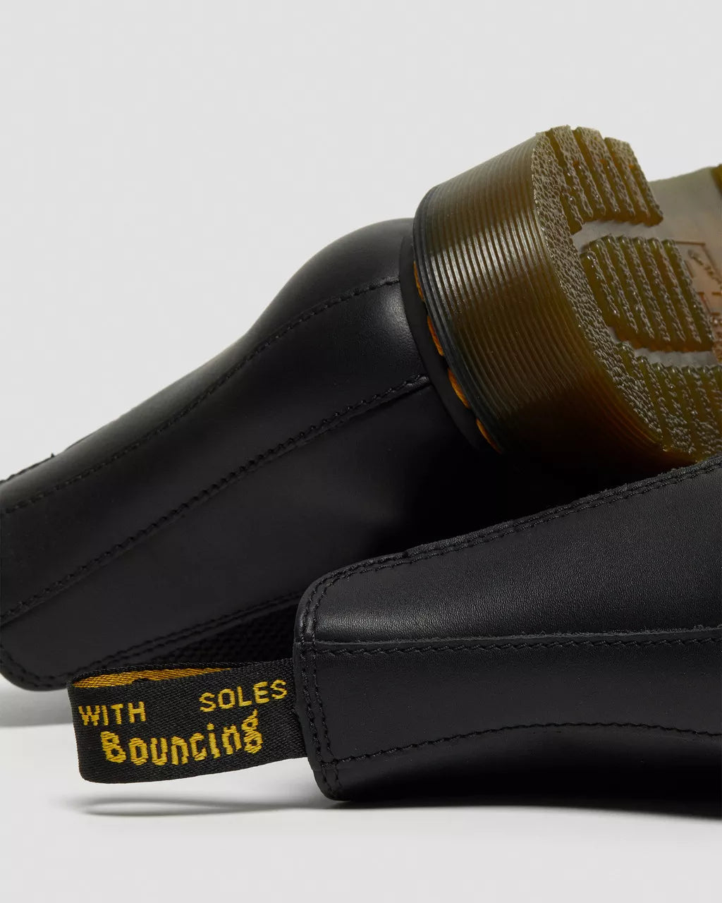 DR. MARTENS - Boots CHELSEA NAPPA - Noir