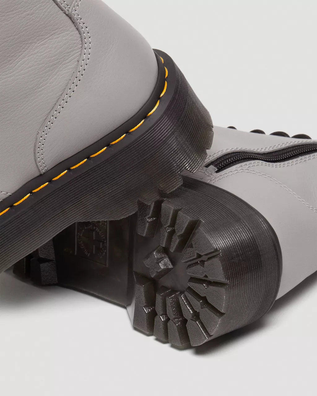DR. MARTENS - Bottines à plateformes JADON III - Cuir Pisa - Gris zinc