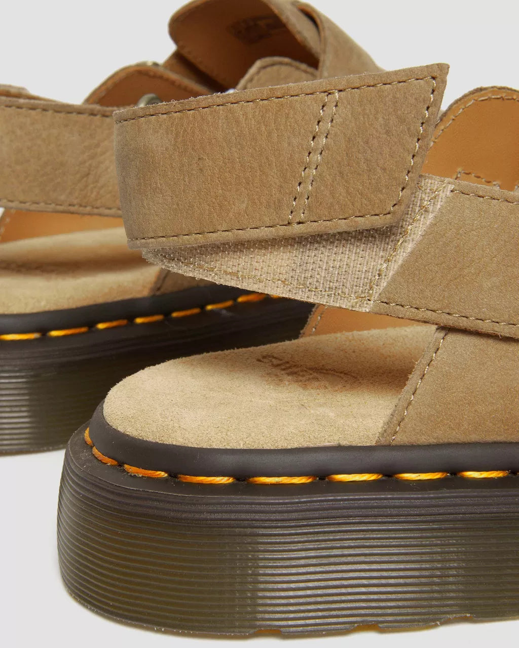DR. MARTENS - Mules JORGE II - Nubuck - Tan