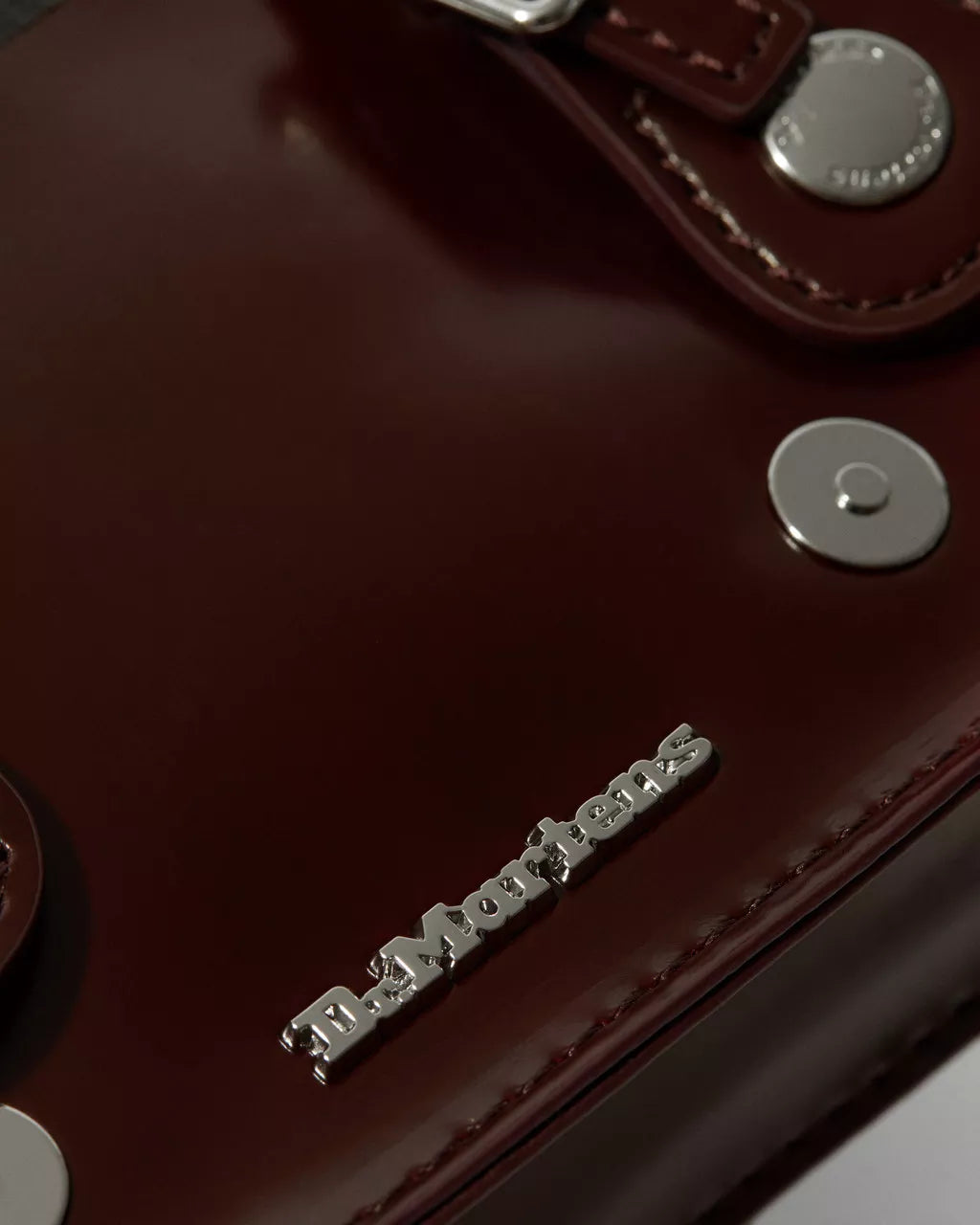 DR. MARTENS - Sac à bandouillère - Vegan - Rouge cerise