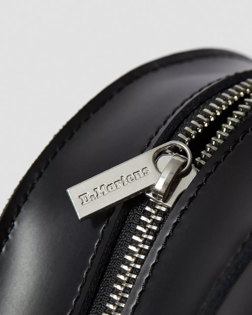 DR. MARTENS - Sac noir en forme de coeur - Cuir - Noir