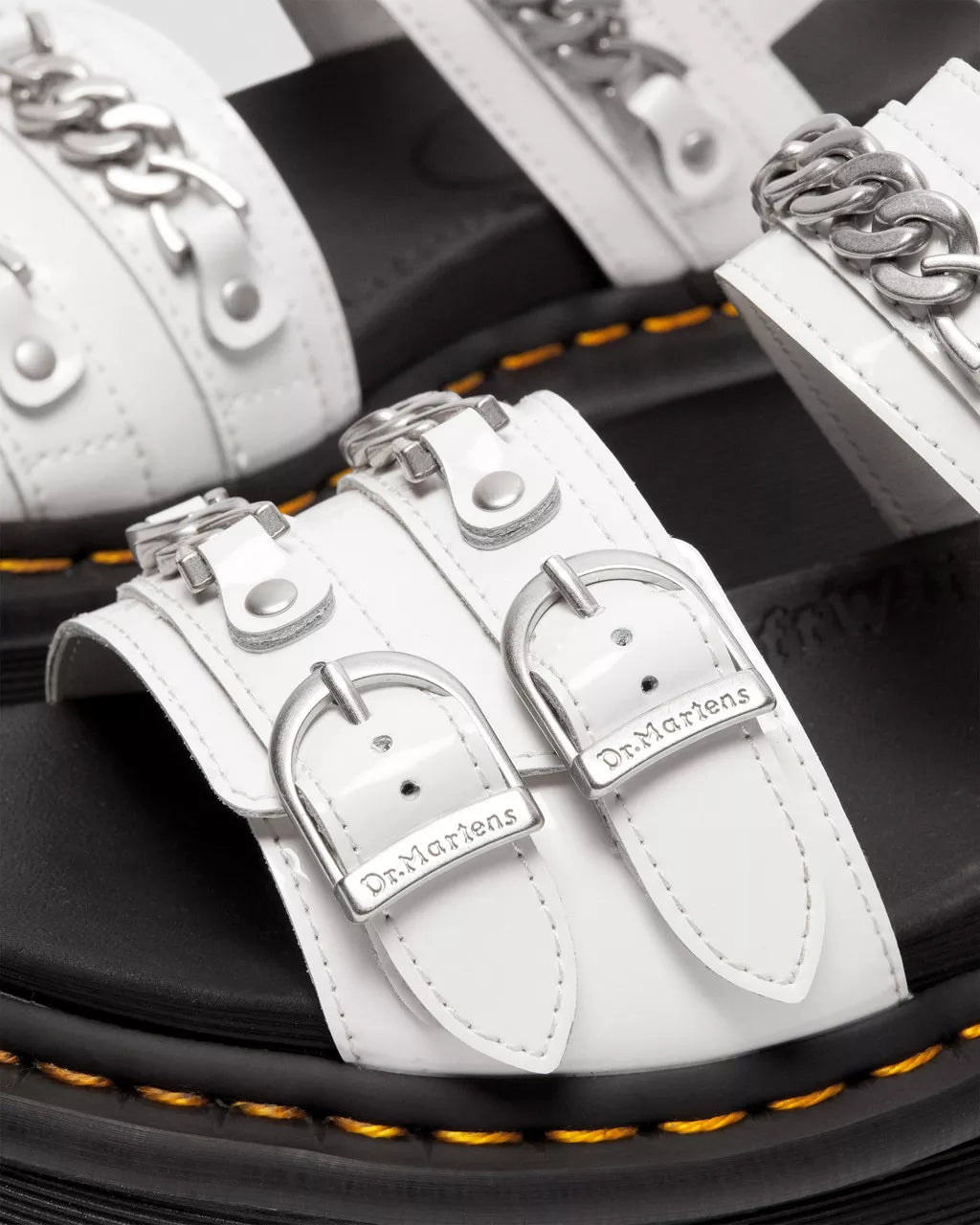 DR. MARTENS - Sandales VOSS 2 QUAD CHAIN - Blanc verni